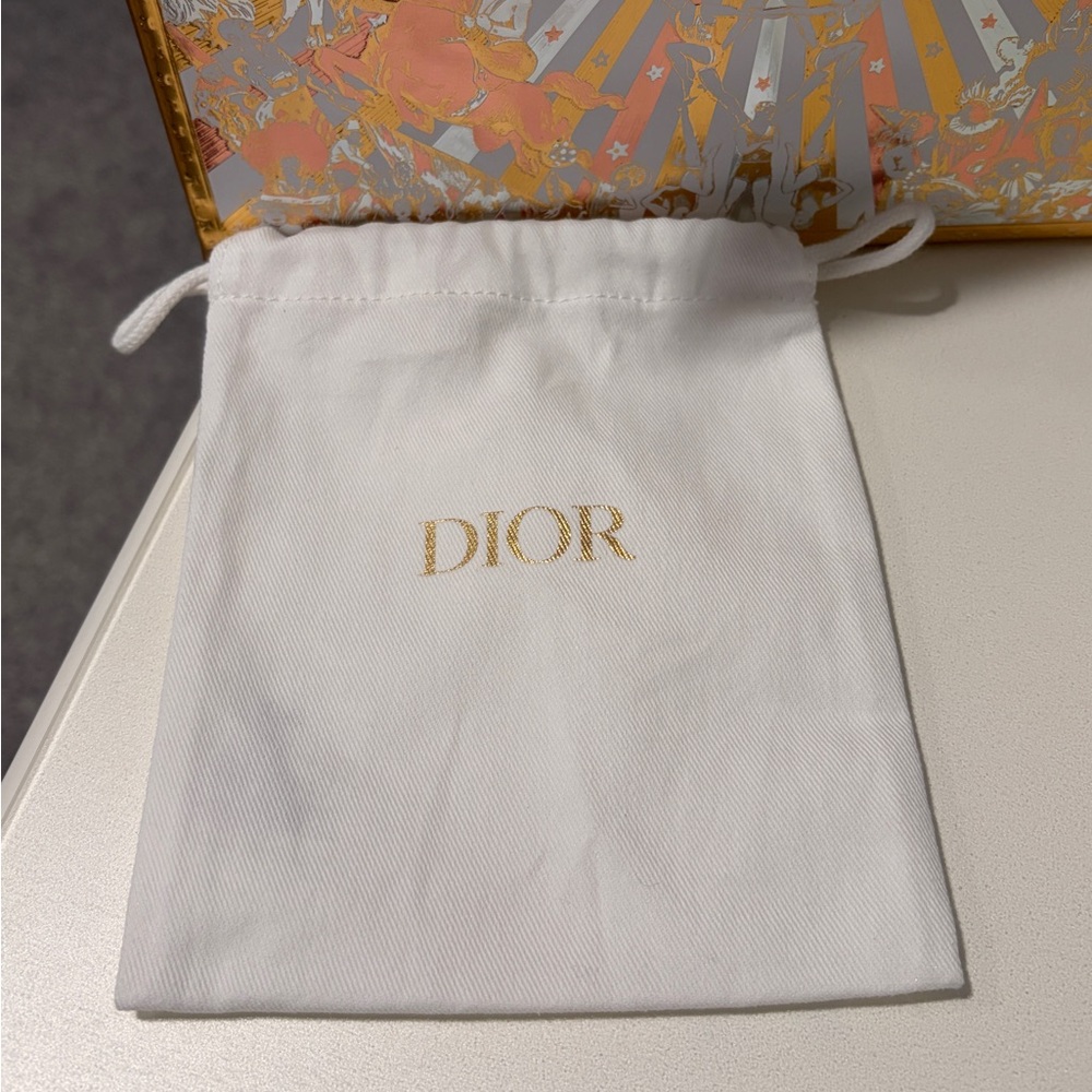 Christian Dior Gift Box and Dust Cover - Picture 3 of 6